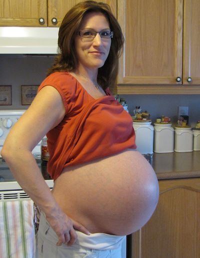 Pregnant With Twins Photo 42